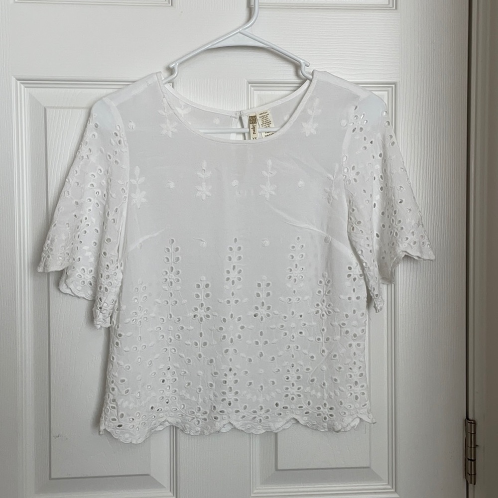 100% Rayon Eyelet Lace Blouse